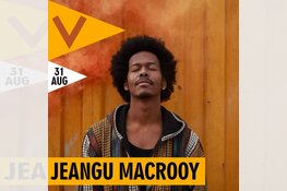 Jeangu Macrooy op dakterras Podium Victorie