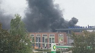 Winkelcentrum Middenwaard in Heerhugowaard ontruimd vanwege grote brand