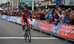 Asjes en Wiebes zegevieren tijdens Heerhugowaards wielerfeest