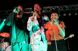 Jeangu Macrooy verwarmt dakterras Podium Victorie