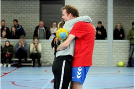 Milan van der Giessen daagt Tess Wester uit, en wint!