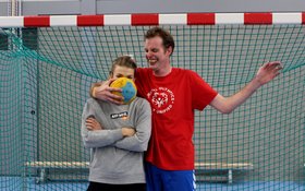 Milan van der Giessen daagt Tess Wester uit, en wint!