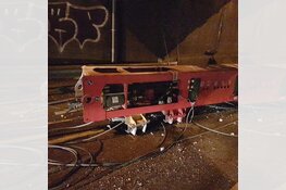 Heimachine raakt spoorviaduct Waarland