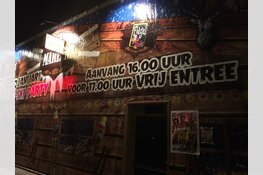 Marlène al helemaal aangekleed voor Apres-Ski (het Feest der Feesten)