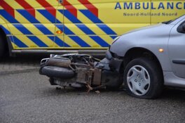 Scooter rijder gewond op Einsteinstraat