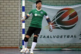 Peter Rozenbeek moet FC Marlène vanaf de tribune steunen