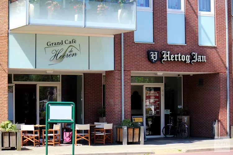 Simpel Hollands meezing festival bij Grandcafé De Heeren