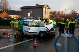 Auto's botsen in Heerhugowaard: twee gewonden