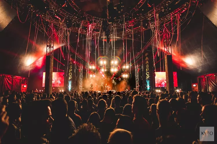 Groot feest op het Raadhuisplein met Koningsnacht & Koningsdag in de feesttent