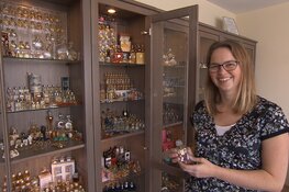 Margreet uit Heerhugowaard met verzameling parfumflesjes te zien in Verzamelkoorts!
