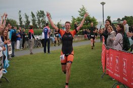 Tristan Olij en Maaike Vooren winnaars Stad van de Zon Triathlon