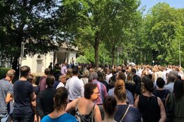 Honderden mensen bewijzen omgekomen Ilayda (15) laatste eer