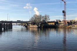 Vernieuwde Leeghwaterbrug laat nog maanden op zich wachten