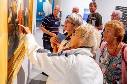 Waardse senioren met de Museum Plus Bus naar het Fries Museum