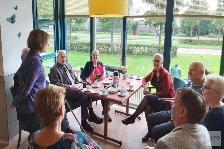 Echtpaar Kostermans viert 70-jarig huwelijk in De Raatstede
