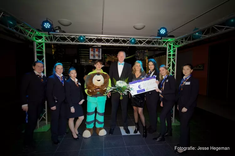 Galadiner Horizon College brengt 10.876,- euro op voor Stichting Ambulancewens