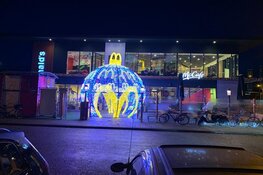 Mega Kerstbal bij McDonald's Alkmaar West