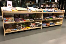 Kerstcadeau voor bibliotheek een spelletjeskast