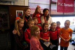 Jonge handbalsterren ontvangen warm welkom in Heerhugowaard