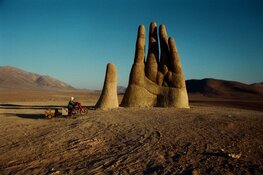 Op een oude motor 13 keer de wereld rond