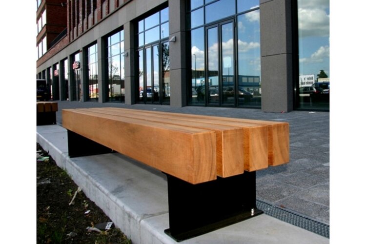 Zitten op straat met Erdi