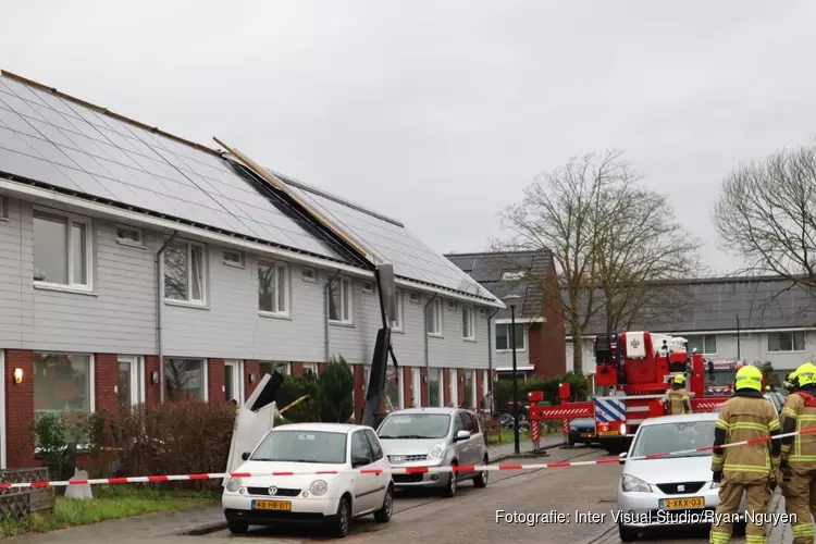 Dak losgerukt Da Costastraat/Jac. Catsstraat