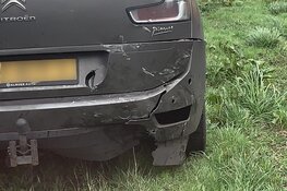 Politie zet achtervolging in en veroorzaakt ongeluk