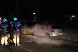 Autobrand Van Veenweg, politie onderzoekt brandstichting