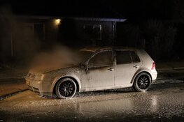 Autobrand Van Veenweg, politie onderzoekt brandstichting