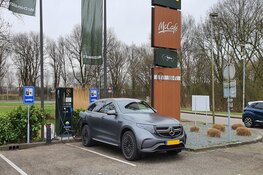 McDonald’s en Vattenfall plaatsen hun eerste snellaadpunt voor elektrische auto’s in Alkmaar