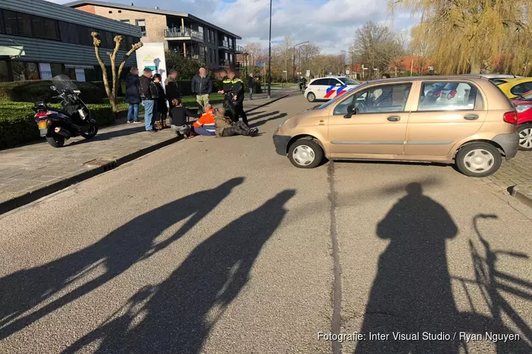 Scooterrijder naar ziekenhuis na ongeval op Taxuslaan