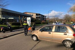 Scooterrijder naar ziekenhuis na ongeval op Taxuslaan