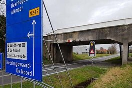 Langebalkbrug (N242) in Heerhugowaard in avond en nacht dicht