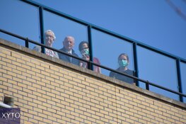 Zanger Joost de Vries verrast bewoners De Raatstede