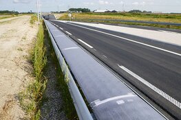 Unieke praktijkproef met zonnecellen op vangrail in Heerhugowaard