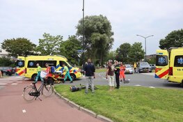 Fietser zwaargewond na aanrijding op rotonde
