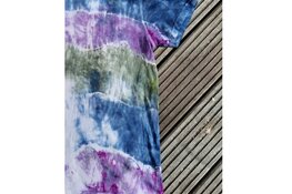 De 8 jarige Dominique maakt Tie Dye shirt in alle maten!