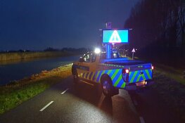 Dode man in auto gevonden in water langs Huygendijk
