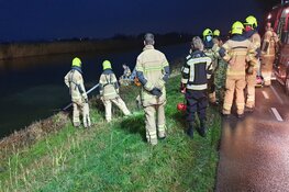 Dode man in auto gevonden in water langs Huygendijk