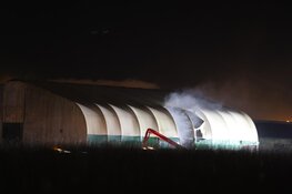 Grote brand in loods aan de Overtoom