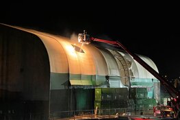 Grote brand in loods aan de Overtoom