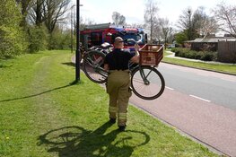 Jongen raakt gewond nadat hij met voet tussen spaken komt