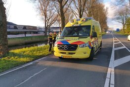 Auto te water langs N242 in Heerhugowaard