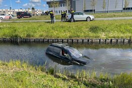 Auto te water bij ongeval Marconistraat