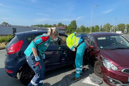 Twee auto's op elkaar op de Kamerlingh Onnesweg