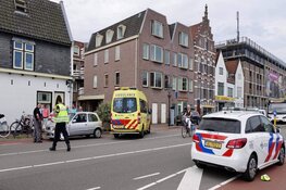 Lijnbus tegen auto in Alkmaar-centrum
