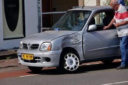 Lijnbus tegen auto in Alkmaar-centrum