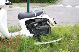 Scooterrijdster gewond na botsing met auto