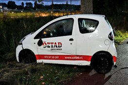 Maaltijdbezorger belandt met auto in het water in Heerhugowaard