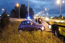 Auto uit de bocht bij afrit N242